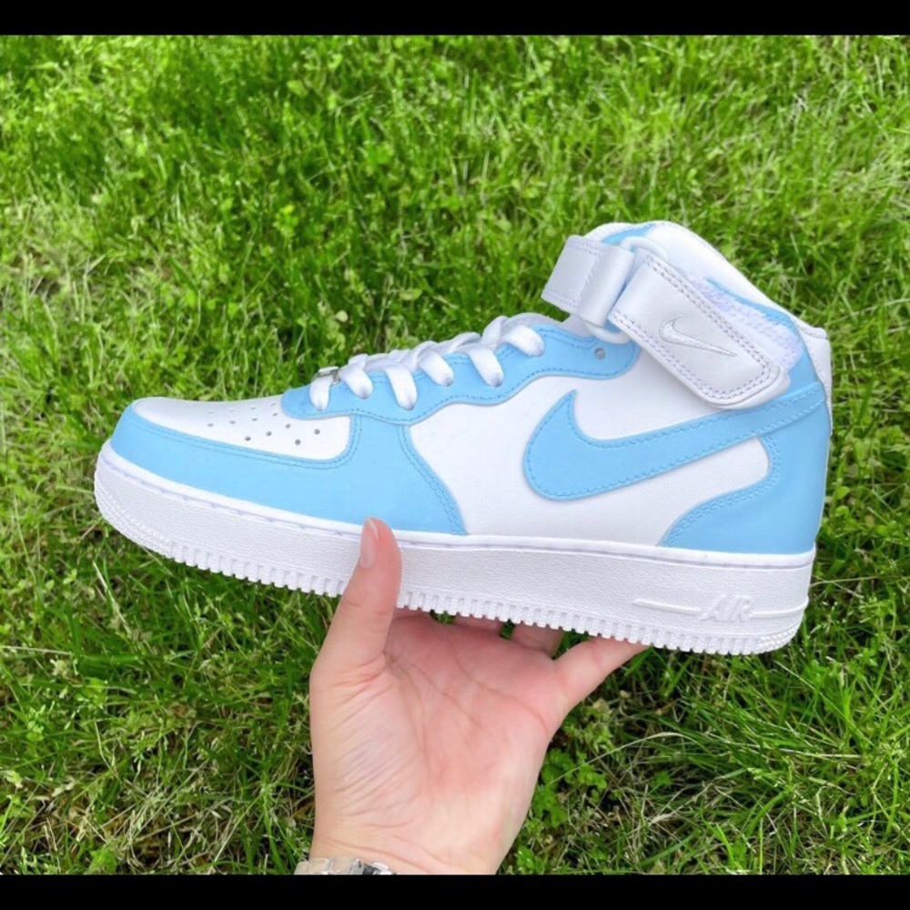 Women’s Nike Air Force 1s Mid